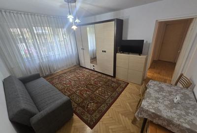 Apartament cu 3 camere semidecomandat, mobilat în Girocului