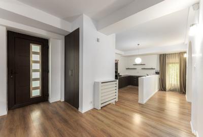 Proprietatea de pe malul lacului care cucerește piața imobiliară - 23