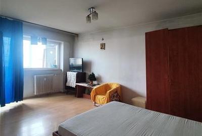 Apartament cu 3 camere decomandat, mobilat în B-dul București