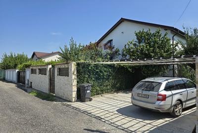 Casă individuală cu 7 camere în Est