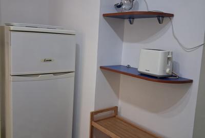 Piata Muncii-Alba iulia  Garsoniera 40 mp,mobilata modern,utilata,bloc mixt 350€ - 19