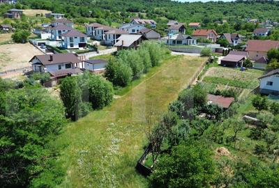 Teren Construcții intravilan de 1600 mp, în Est