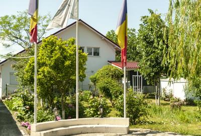 Casă individuală cu 9 camere în Pleșești (Berca)