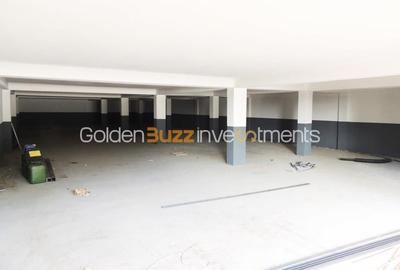 Spațiu comercial, de 1,000 mp, în Sisești