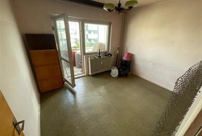 Apartament cu 2 camere decomandat în Văcăresti