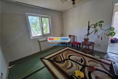 Apartament cu 2 camere semidecomandat în Berceni