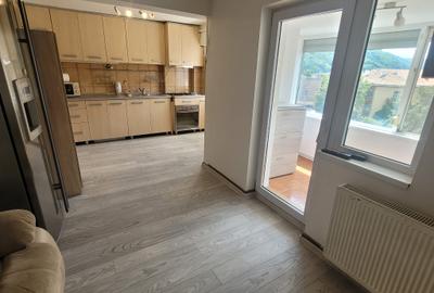 Vand apartament cu 3 camere Centrul Civic, Strada Toamnei - 2