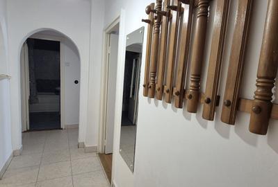 De inchiriat ap. 3 camere - str. Muncii - 13