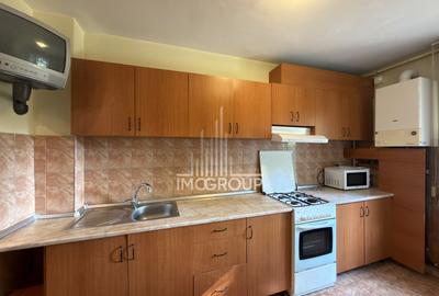 Apartament cu 3 camere decomandat, mobilat în Între Lacuri