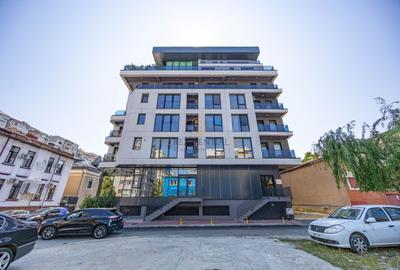 Penthouse cu 4 camere decomandat în Decebal