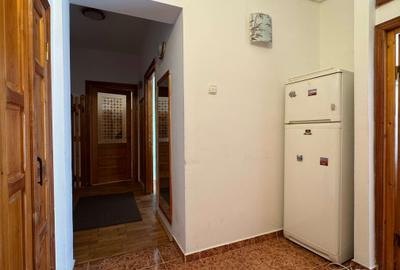 COPOU, langa Universitate, apartament 2 camere, spatios, decomandat, etaj 1 - 10