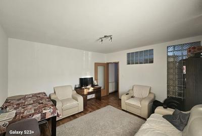 Apartament cu 2 camere semidecomandat, mobilat în Soarelui
