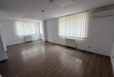 Cladire Birouri | Spatiu Comercial | Grivita | 13 camere | Parcari - 16