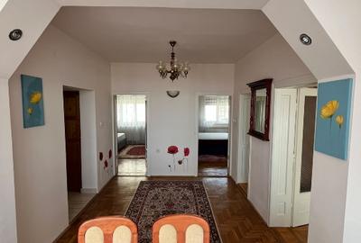 Apartament cu 3 camere decomandat, mobilat în Central