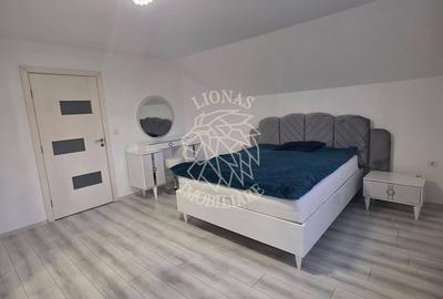 Apartament cu 3 camere semidecomandat, mobilat în Sud