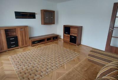 Apartament cu 3 camere decomandat, mobilat în Complex Studențesc