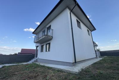 Casă individuală cu 4 camere în Horpaz