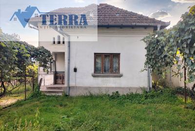 Casă și anexă gospodărească - Teren 2.700 mp - Coșești, Argeș - 1