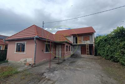 Casă individuală cu 5 camere în Suseni