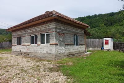 Casă individuală cu 4 camere în Bascov