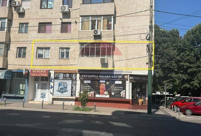 Apartament cu 3 camere semidecomandat în Central