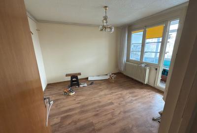 Apartament incapator, patru camere, Resita-Berceni, 120.000€ negociabil - 1