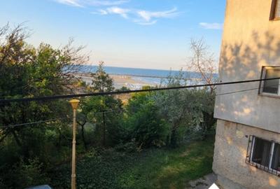 Apartament cu 3 camere decomandat în Faleza Nord