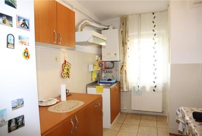 Luminos si spatios! Apartament 3 camere, decomandat, in Sacele- Brasov - 2