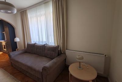 Apartament cu 2 camere nedecomandat în Centrul Istoric