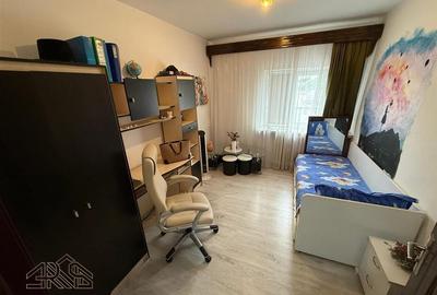 Apartament 3 Camere de Vanzare sau Inchiriere, Strada Lupeni – 81 mp, Etaj 1 - 3