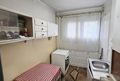 Garsonieră decomandată, etaj 2, balcon, bloc izolat – Astra, Str. Uranus - 2