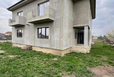 Casă individuală cu 4 camere în Titulescu