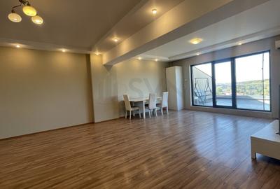 Apartament cu 4 camere semidecomandat, mobilat în Pipera