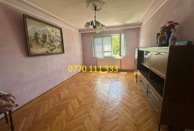 Apartament cu 3 camere decomandat în Obor
