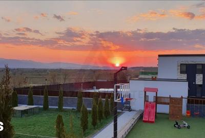 Vila ultrafinisata 550 mp utili si 2000 mp teren amenajat in Sibiu - 23