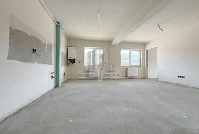 Apartament cu 3 camere semidecomandat în Florești