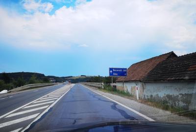 Teren intravilan cu acces asfaltat, situat între Săliște și Sibiel, la 300 m de - 10