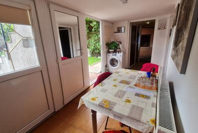 Casa formata din doua apartamente, cu curte de 450 mp, in zona Trei Stejari - 9