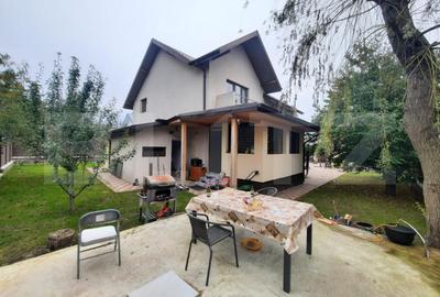 Casă individuală cu 6 camere în Miroslava