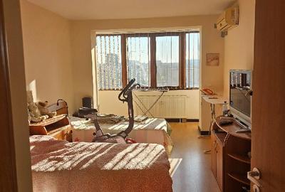 Apartament cu 3 camere decomandat, mobilat în Tineretului