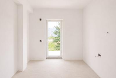Locuință modernă cu lumină naturală, 2 balcoane și parcare inclusă - 9