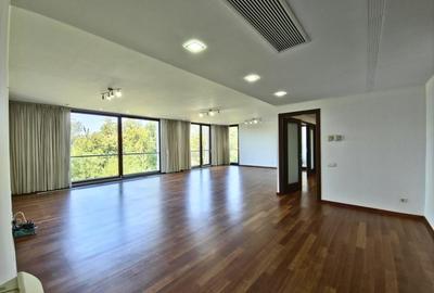 Apartament cu 5 camere în Aviatorilor