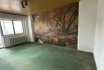 Apartament cu 3 camere decomandat în 1 Mai