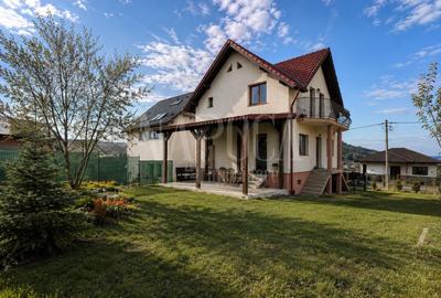 Casă individuală cu 4 camere în Câmpenești