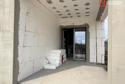 Duplex cu 4 camere de vanzare si teren de 335 mp - zona Sacalaz - 12