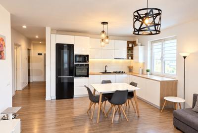 Apartament cu 3 camere semidecomandat, mobilat în Florești