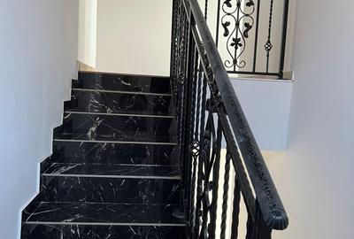 Direct proprietar vând vilă  P+1 în Lumina - 10