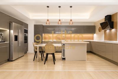 Apartament cu 3 camere decomandat, mobilat în Iancu Nicolae