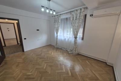 Apartament cu 3 camere decomandat în Calea Victoriei