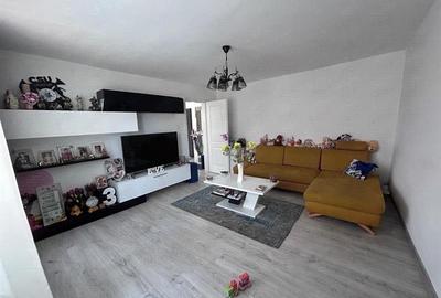 Apartament cu 3 camere decomandat, mobilat în Calea București